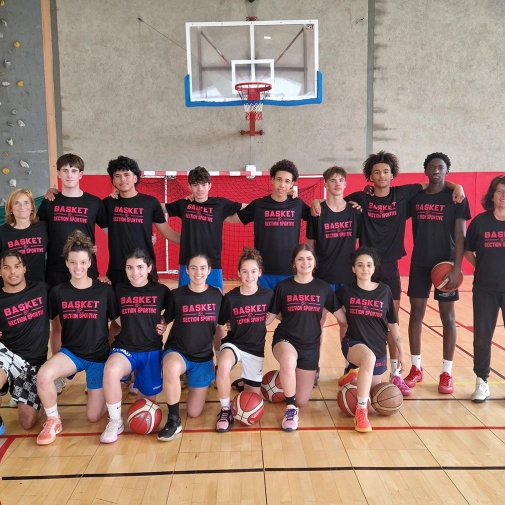 Remise des tee-shirts Section Sportive Basket-2nde