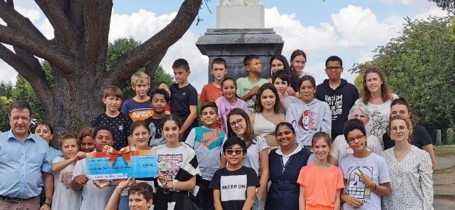 Remise d'un chèque pour les Sœurs de Saint-Joseph de Tarbes