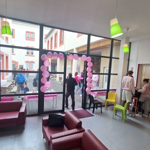 Petit déj. offert au lycée