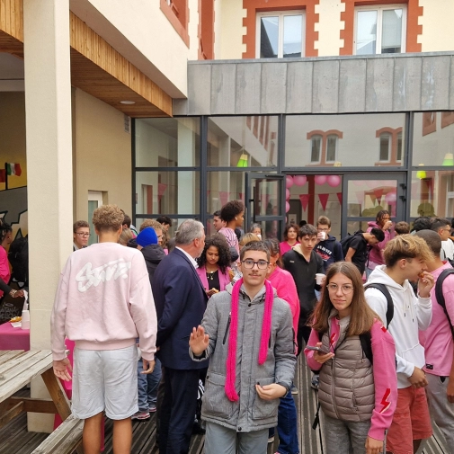 Petit déj. offert au lycée