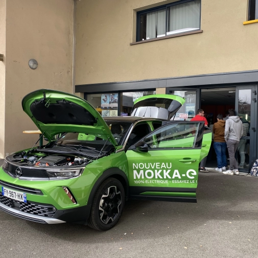 Les entreprises HAGER et OPEL présentent aux Bac Pro. SN des solutions Techniques