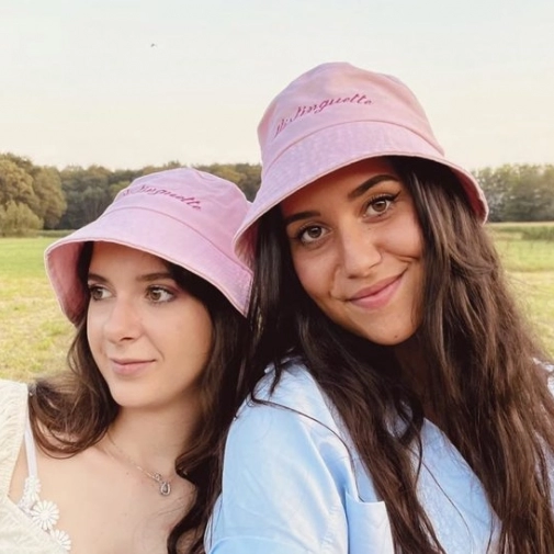 Pradeau-La Sède Sponsorise Carla et Maïalen, d'anciennes élèves pour le 4 L Trophy