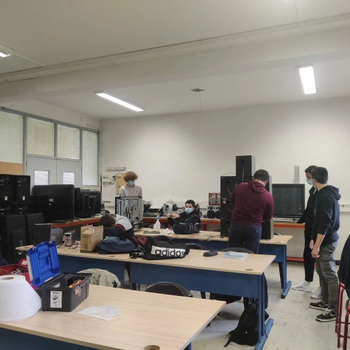 Création d’un atelier de réparation TV - HIFI - VIDEO -PETIT ELECTRO - BAC PRO SN