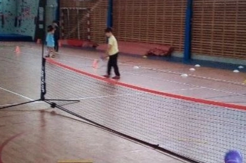 Initiation au tennis à l'école saint-Joseph