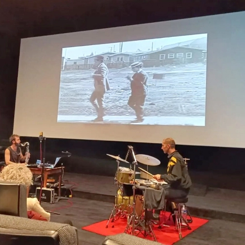 Spectacle au parvis pour les CM2 du Pradeau